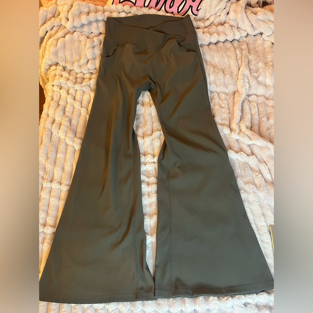 ❣️Cute & Comfy Stretchy Flare Pants | XL | EUC | Effortless Summer Wear ☀️ - Picture 2 of 7